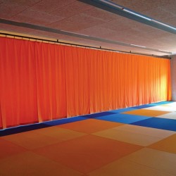 Заградительный занавес,...