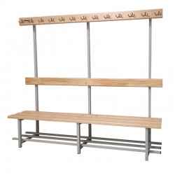 Скамья вместе с вешалками...