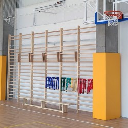 Деревянный навесной турник...