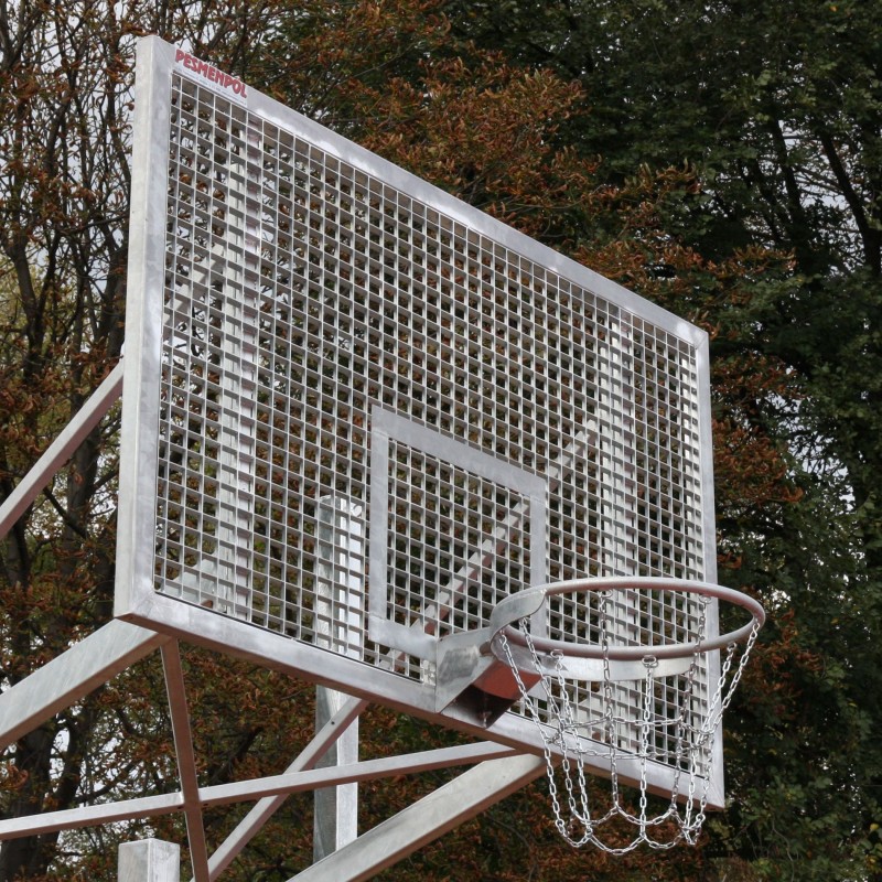 Стальной баскетбольный щит 105х180 см из металлической сетки