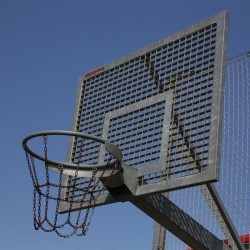 Стальной баскетбольный щит 90x120 см из металлической сетки